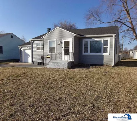 1914 Elk St, Beatrice, NE 68310 photo 3