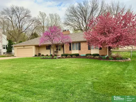 925 Dillon Dr, Omaha, NE 68132
