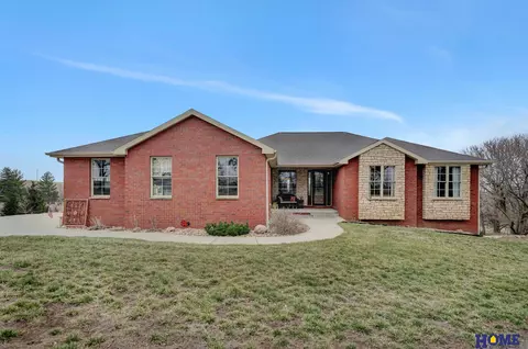 1829 W Mckelvie Rd, Lincoln, NE 68531