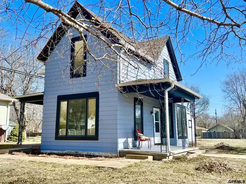 119 N 11th St, Geneva, NE 68361