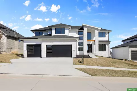 21536 B St, Elkhorn, NE 68022