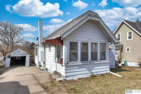 2222 S 42nd St, Omaha, NE 68105