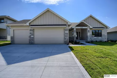 4611 N 189th St, Elkhorn, NE 68022