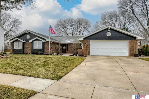 7524 Whitestone Dr, Lincoln, NE 68506