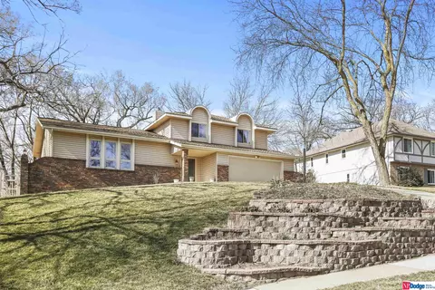 208 Forest Dr, Bellevue, NE 68005