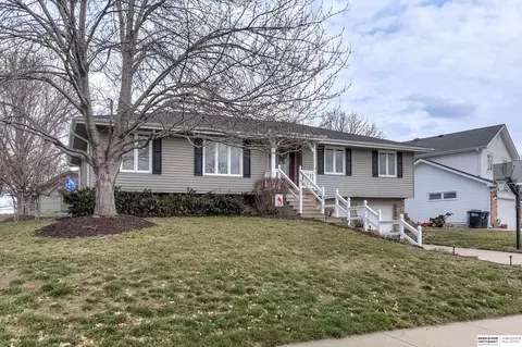 9136 Washington St, Omaha, NE 68127