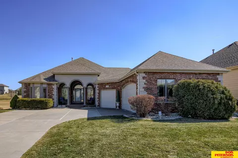 5425 N 166th St, Omaha, NE 68116