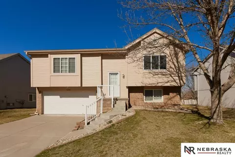 14518 Wirt St, Omaha, NE 68116