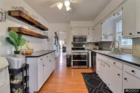 Kitchen - 513 E Grant St, Hooper, NE 68031 photo 3 of 4