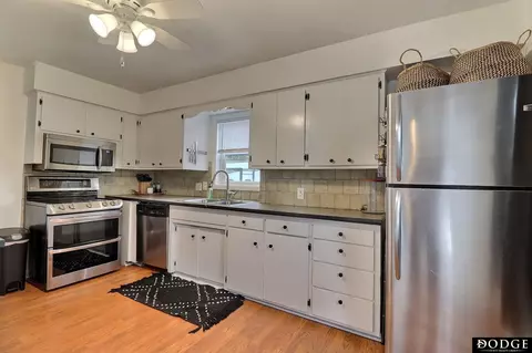 Kitchen - 513 E Grant St, Hooper, NE 68031 photo 4 of 4
