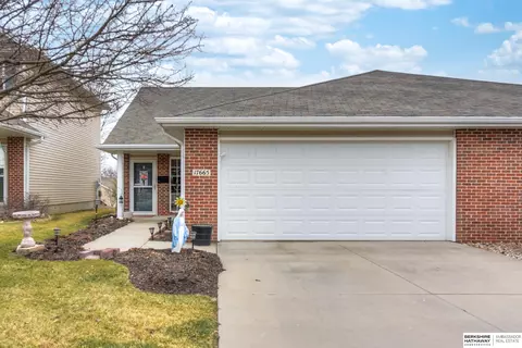 17665 Parker Plz, Omaha, NE 68118