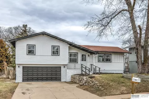 9486 Maple St, Omaha, NE 68134
