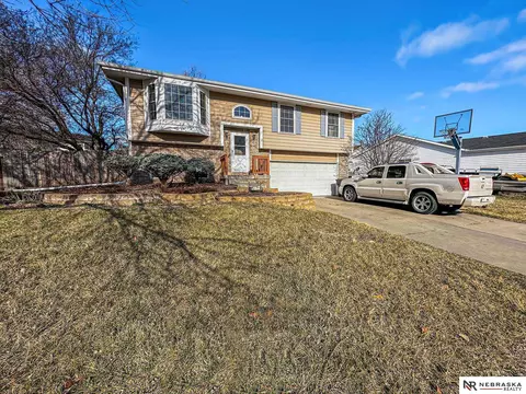 4021 W Irving Cir, Lincoln, NE 68521