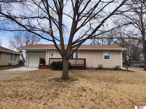 1420 Carlyle St, Beatrice, NE 68310