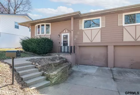 9725 Fowler Ave, Omaha, NE 68134