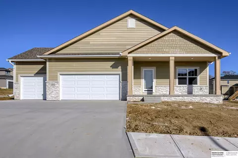 19816 Willow St, Gretna, NE 68028