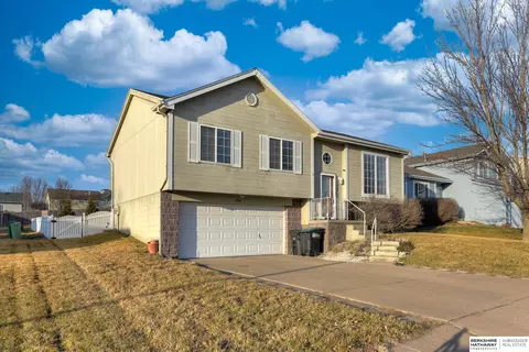 7860 Morris St, Omaha, NE 68122