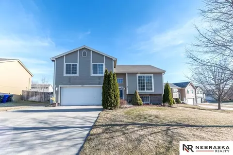 18012 Olive St, Omaha, NE 68136