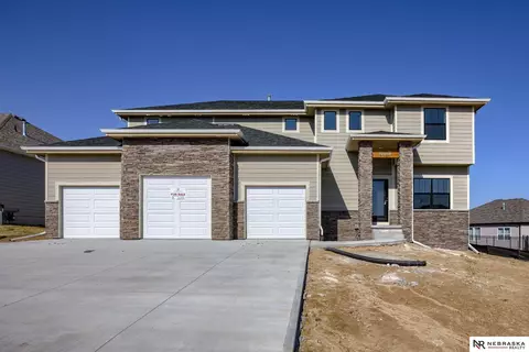 17014 Emma St, Bennington, NE 68007