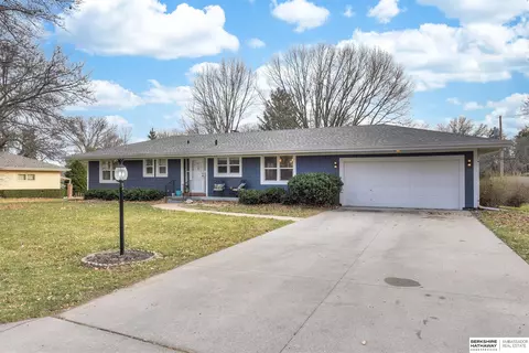 11917 Hickory Rd, Omaha, NE 68144