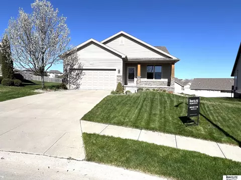 15808 Jardine Cir, Bennington, NE 68007