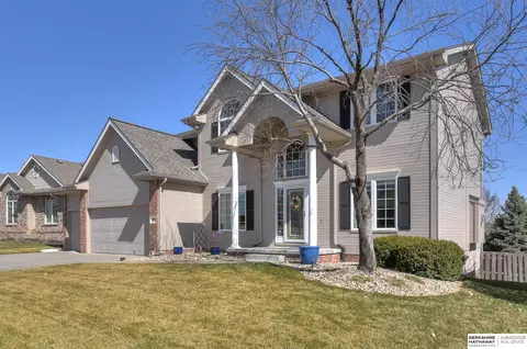 607 S 200th St, Elkhorn, NE 68022