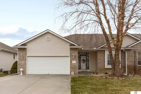 210 Pebble Bch, Lincoln, NE 68520