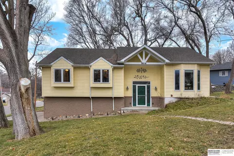5614 N 81st St, Omaha, NE 68134