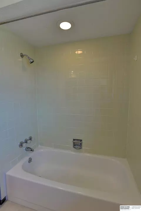 15229 Douglas Cir, Omaha, NE 68154 photo 17