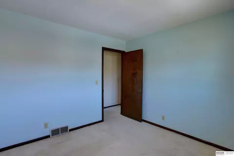 15229 Douglas Cir, Omaha, NE 68154 photo 5