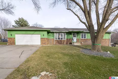 2808 Douglas Dr, Fremont, NE 68025
