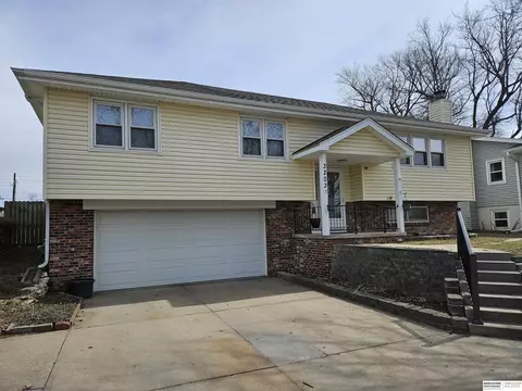 3203 Madison St, Bellevue, NE 68005