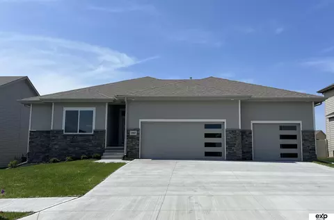 11124 N 161 Ave, Bennington, NE 68007