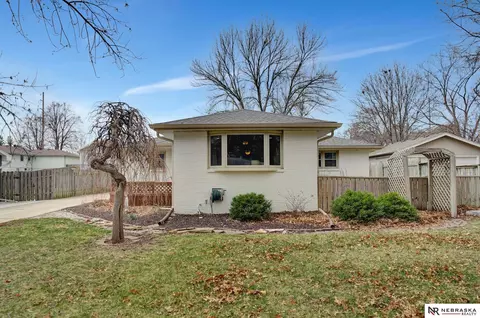 4811 S 57th St, Lincoln, NE 68516