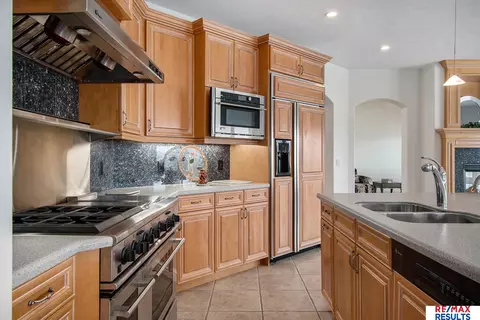 Kitchen - 17064 S Reflection Cir, Bennington, NE 68007 photo 3 of 8