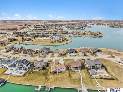 View/Area - 17064 S Reflection Cir, Bennington, NE 68007 photo 8 of 10