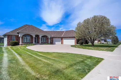 Exterior - 17064 S Reflection Cir, Bennington, NE 68007 photo 2 of 24
