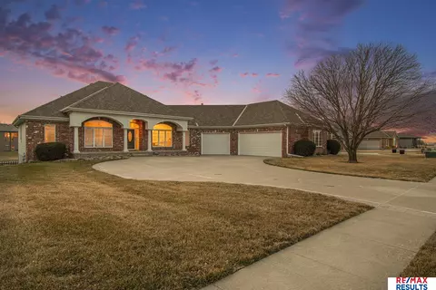 Exterior - 17064 S Reflection Cir, Bennington, NE 68007 photo 16 of 24