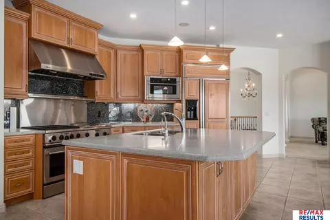 Kitchen - 17064 S Reflection Cir, Bennington, NE 68007 photo 5 of 8