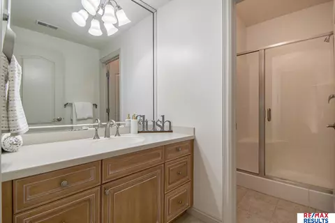 Bath - 17064 S Reflection Cir, Bennington, NE 68007 photo 3 of 3