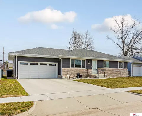 1646 Mayfair Ave, Fremont, NE 68025