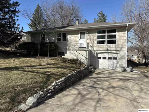 8550 Underwood Ave, Omaha, NE 68104