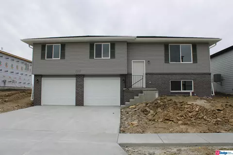 2315 NW 57th St, Lincoln, NE 68524