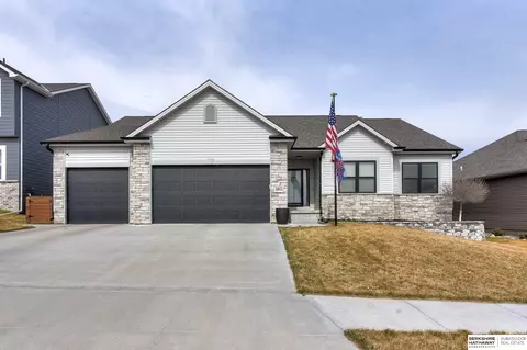 20912 Camden Ave, Elkhorn, NE 68022