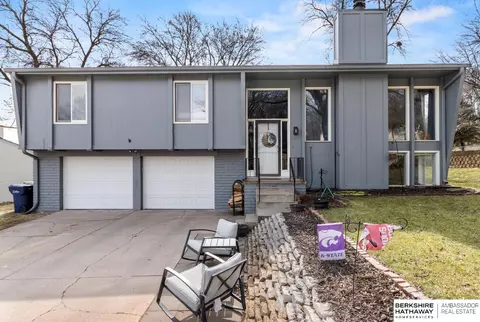 305 Brooks Pl, Bellevue, NE 68005