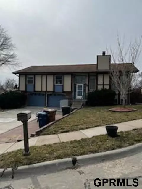 710 Vannornam Dr, Bellevue, NE 68005