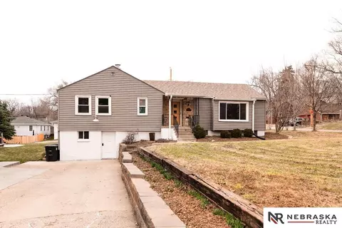 6104 Parker St, Omaha, NE 68104