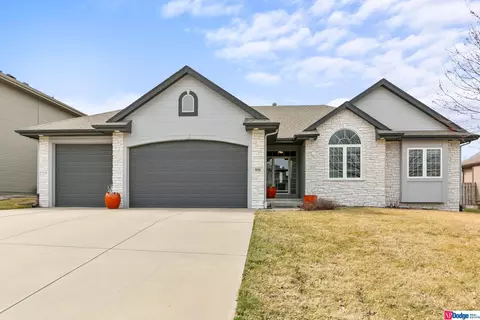 806 S 190 Ave, Elkhorn, NE 68022