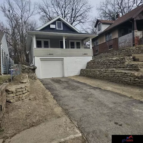 3229 N 41 St, Omaha, NE 68111