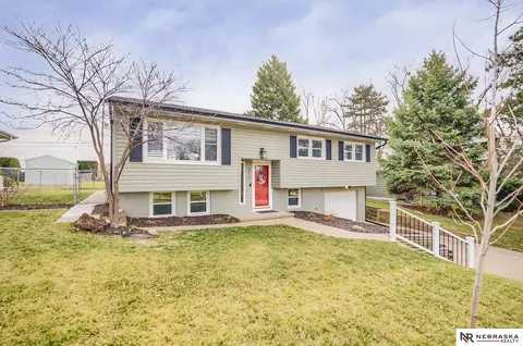 5711 S 91st St, Omaha, NE 68127